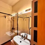 Center Unirii Square Private With View - Shared Amenities Homestay