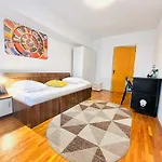 Center Unirii Square Private With View - Shared Amenities *