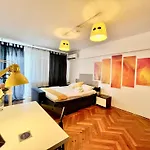 Center Unirii Square Private With View - Shared Amenities Séjour chez l'habitant Bucarest