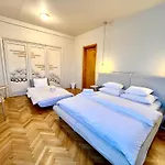 Center Unirii Square Private With View - Shared Amenities * Bucarest