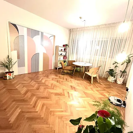 Center Unirii Square Private With View - Shared Amenities Habitación en casa particular Bucarest