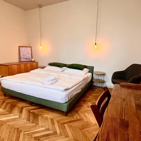 Center Unirii Square Private With View - Shared Amenities Habitación en casa particular Bucarest