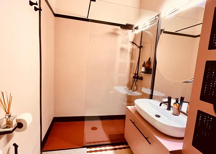 Center Unirii Square Private With View - Shared Amenities 民宿 *