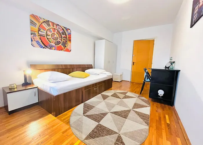 Center Unirii Square Private With View - Shared Amenities *