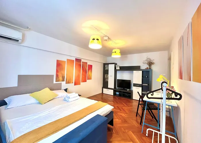 Center Unirii Square Private With View - Shared Amenities *