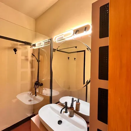 Center Unirii Square Private With View - Shared Amenities Δωμάτια σε οικογενειακή κατοικία