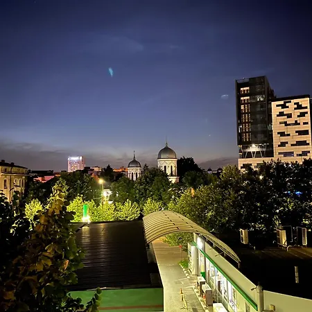 Проживание в семье Center Unirii Square Private With View - Shared Amenities *