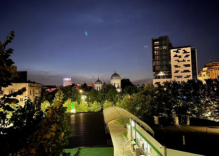 Проживание в семье Center Unirii Square Private With View - Shared Amenities *