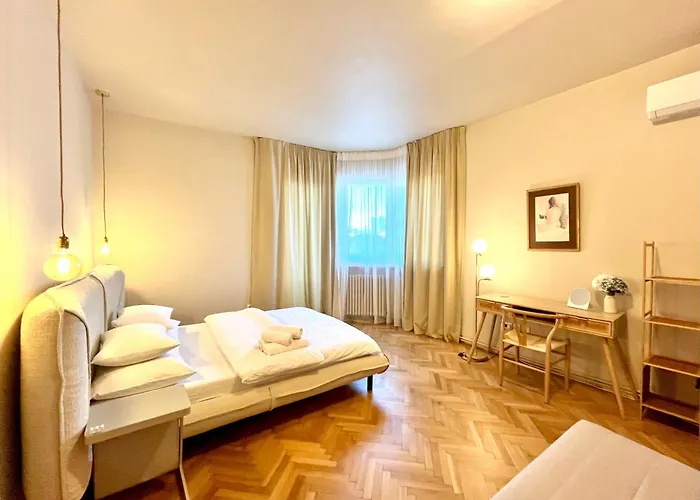 Center Unirii Square Private With View - Shared Amenities Бухарест