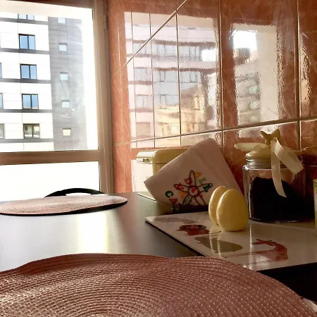 Center Unirii Square Private With View - Shared Amenities Pansiyon