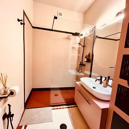 Center Unirii Square Private With View - Shared Amenities Pansiyon *