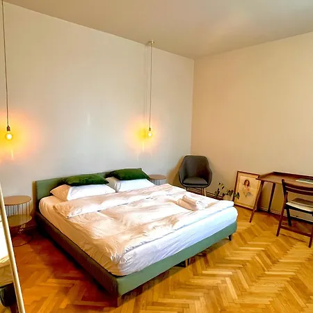Homestay Center Unirii Square Private With View - Shared Amenities Bucharest