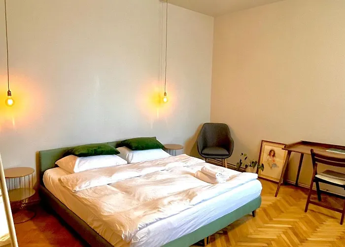 Accommodatie bij particulieren Center Unirii Square Private With View - Shared Amenities Boekarest